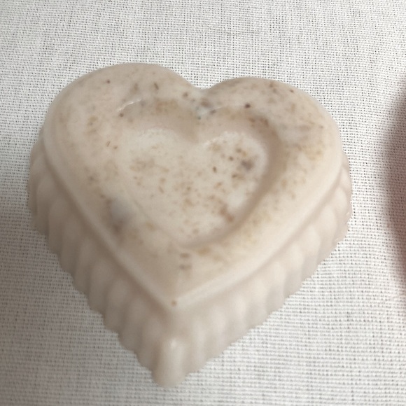 ORCHID ALMOND Oatmeal Heart Soap with Crochet Scrubbie Washcloth 5 inch Round - Picture 5 of 9
